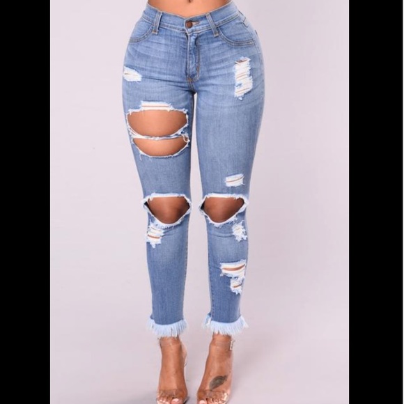 FASHION NOVA RIPPED JEANS - Picture 1 of 7